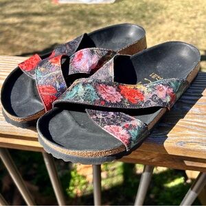 Birkenstock Papillio Daytona in the Floral Bouquet print NWOB
